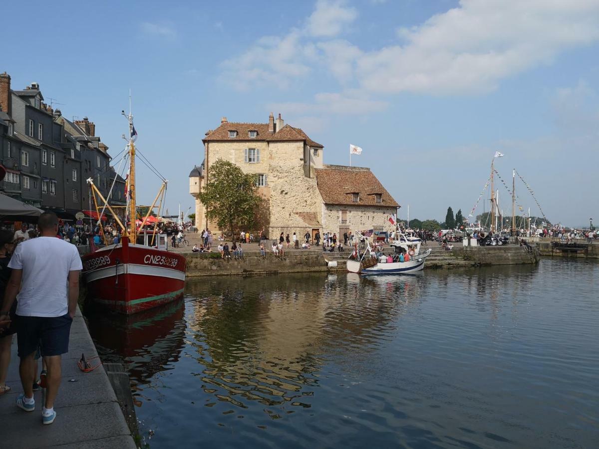 Un Parfum D'Embruns Hypercentre Honfleur, Fibre Apartment Bagian luar foto